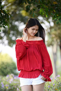 女角色开襟乳液狂飙网站界面